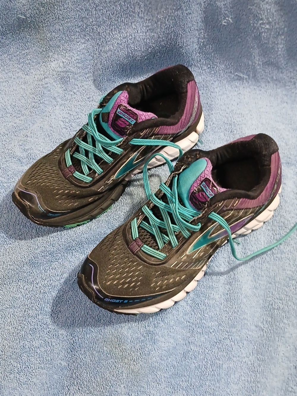 Brooks Ghost 7.5 Used Women's Black Running Shoes with Teal Laces